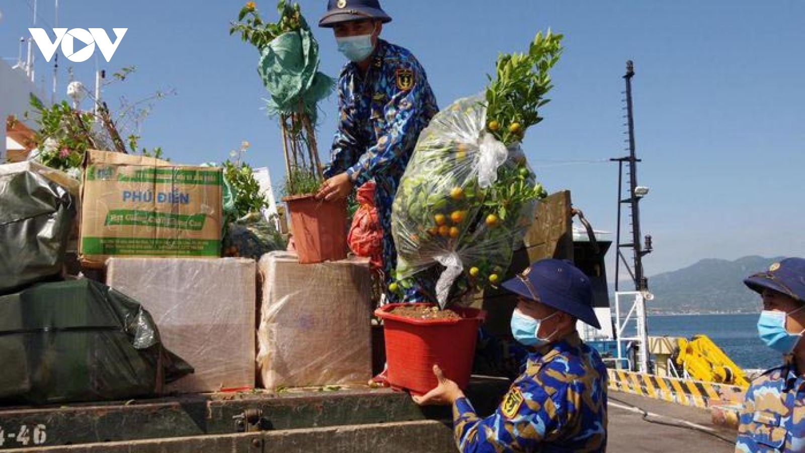 Tet gifts to Truong Sa islanders